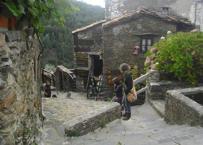 O Homem לינה וארוחת בוקר פנלה